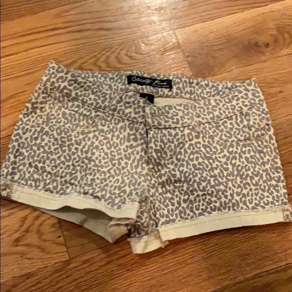 Leopard print cuff hem denim shorts